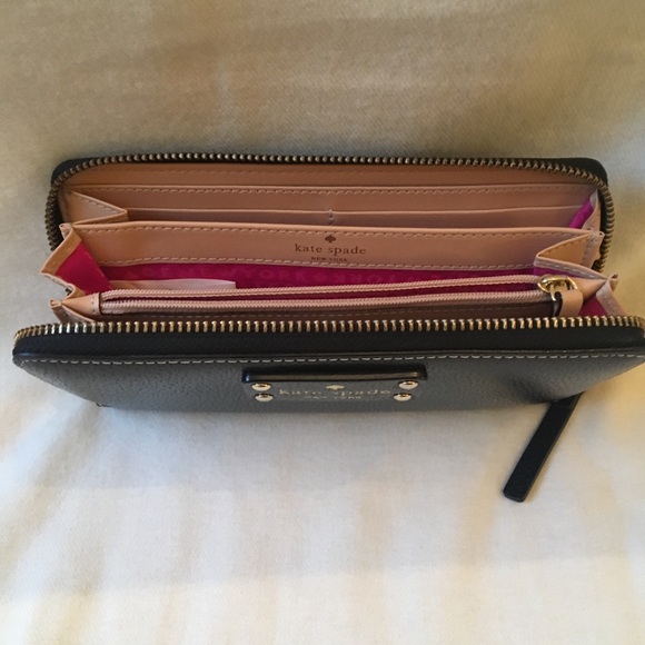 Kate Spade black leather wallet - Picture 2 of 2